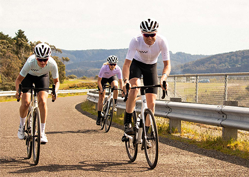 サイクリストが今夏に着るべき白ジャージブランド10選 – beautiful 